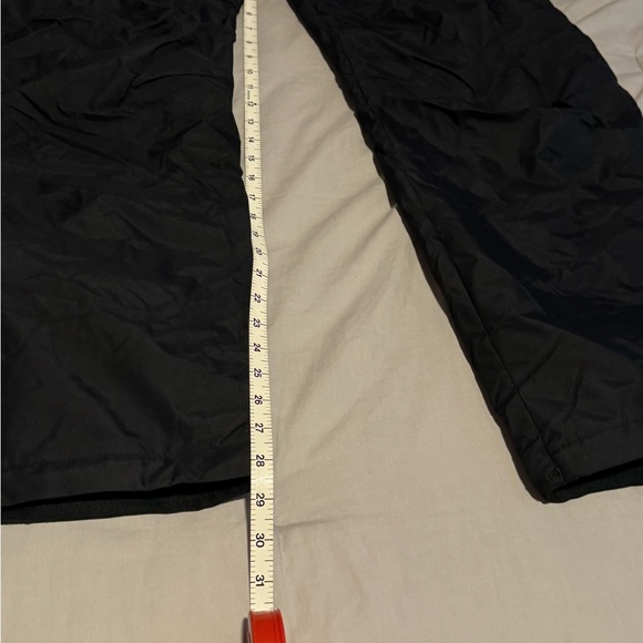 Columbia snow pants. Worn 1x. 28” inseam. Inner elastic ankle cuff. - Picture 4 of 7